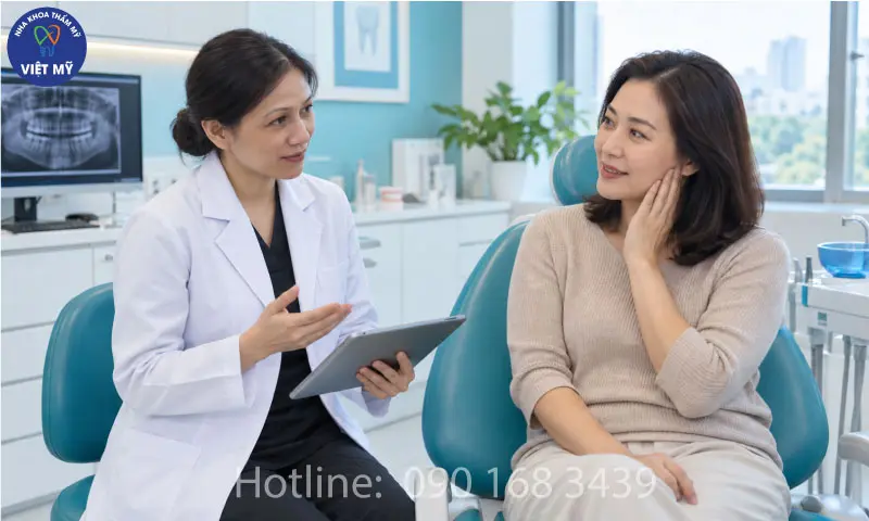 Đau răng là do đâu? Nguyên nhân và cách xử lý an toàn 2 bac-si-hoi-tinh-trang-dau-rang-cua-khach-hang